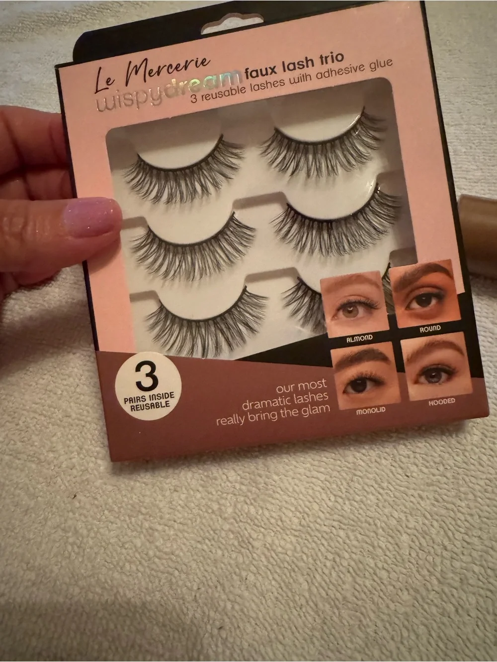 Le Mercerie Faux Lash Trio - Black Dramatic Lashes (3 Pairs) & foundation stick